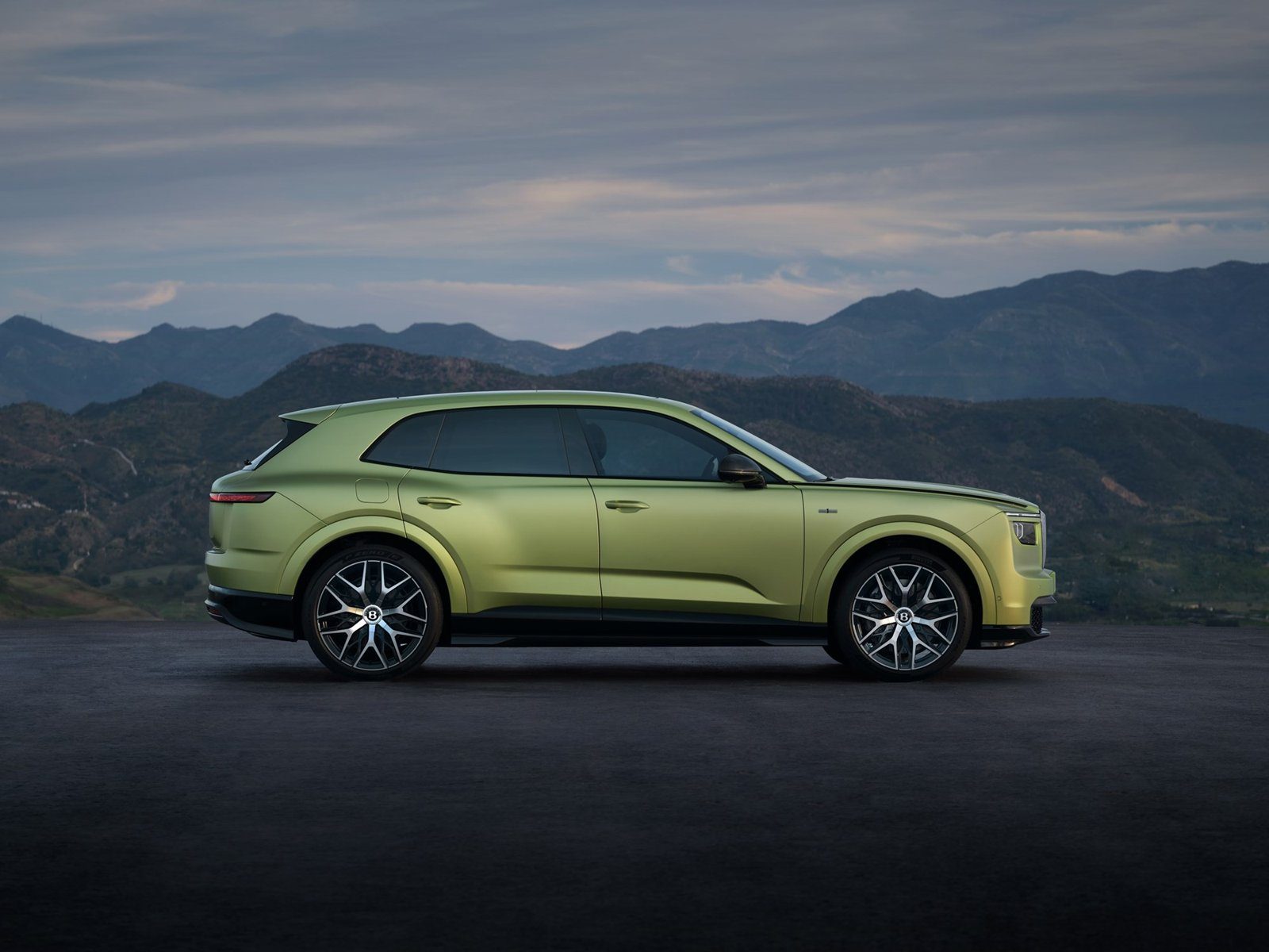 Bentley unveils Torcal, its first EV: 888 PS, 375 miles of range