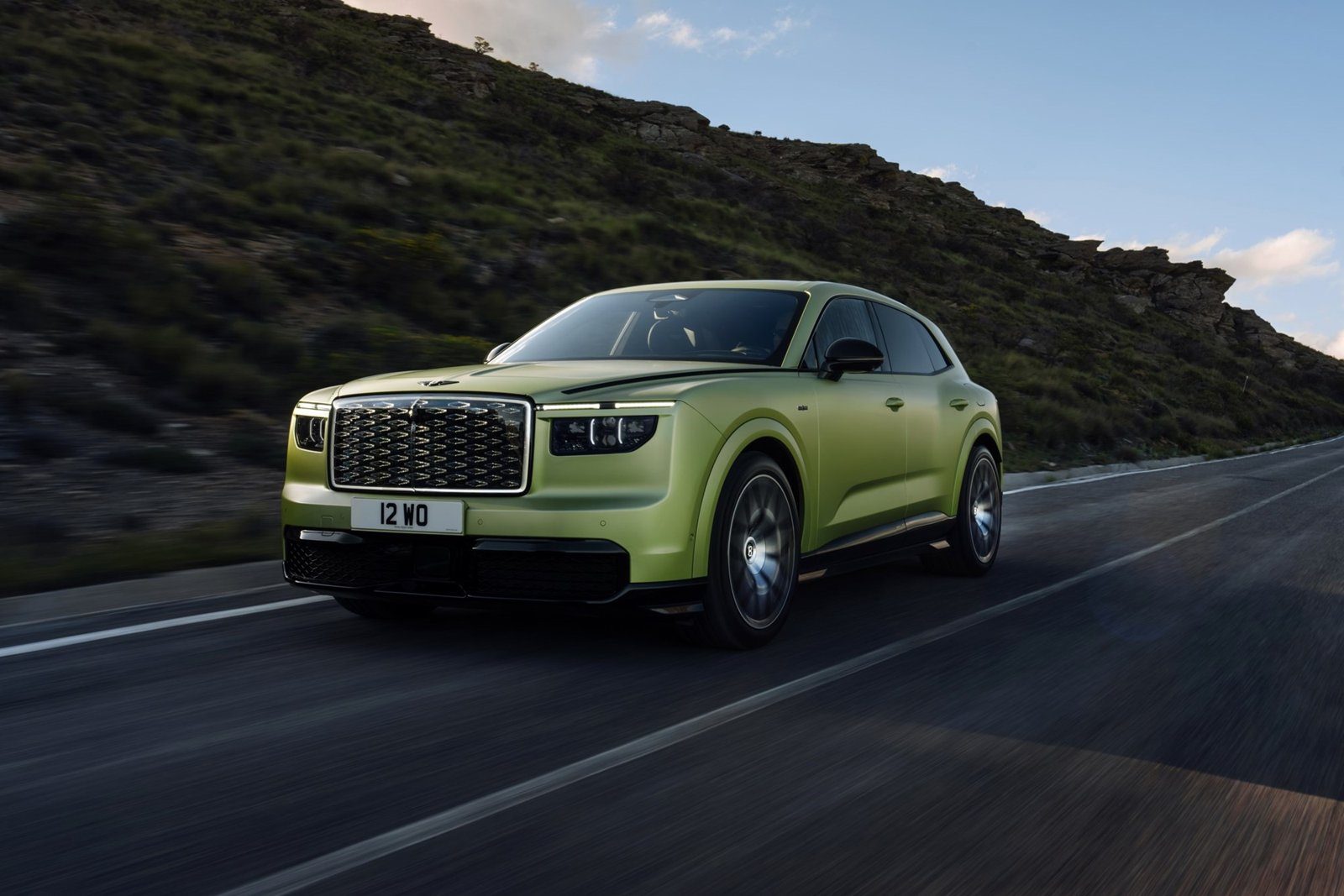 Bentley unveils Torcal, its first EV: 888 PS, 375 miles of range