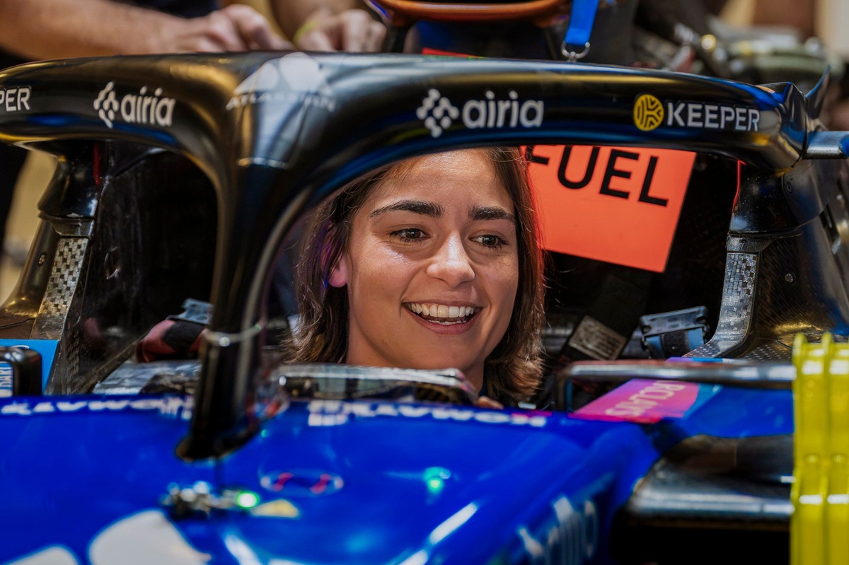 Jamie Chadwick smiling from cockpit of Williams F1 car