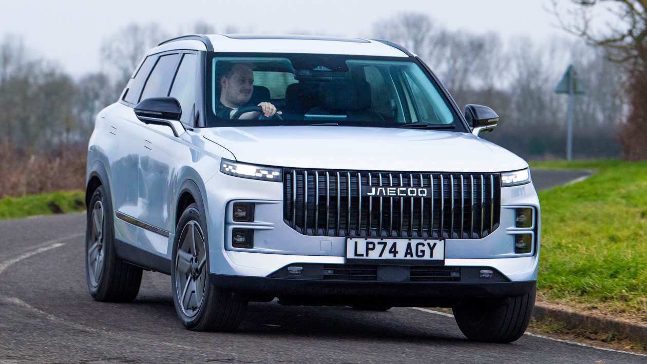 Silver Jaecoo 7 SUV driving on a country road